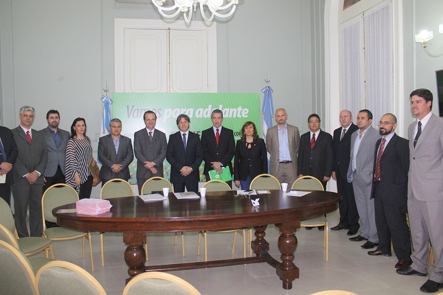 Vischi_con_funcionarios_de_uruguayana_(1)