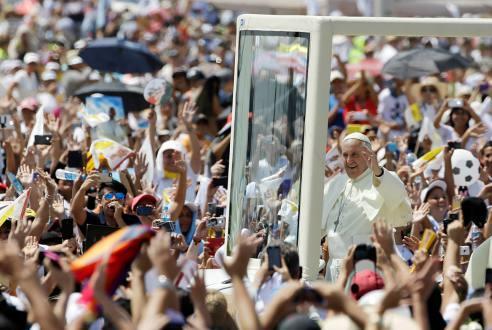 Ecuador--luz-del-papa-francisco-en-samanes