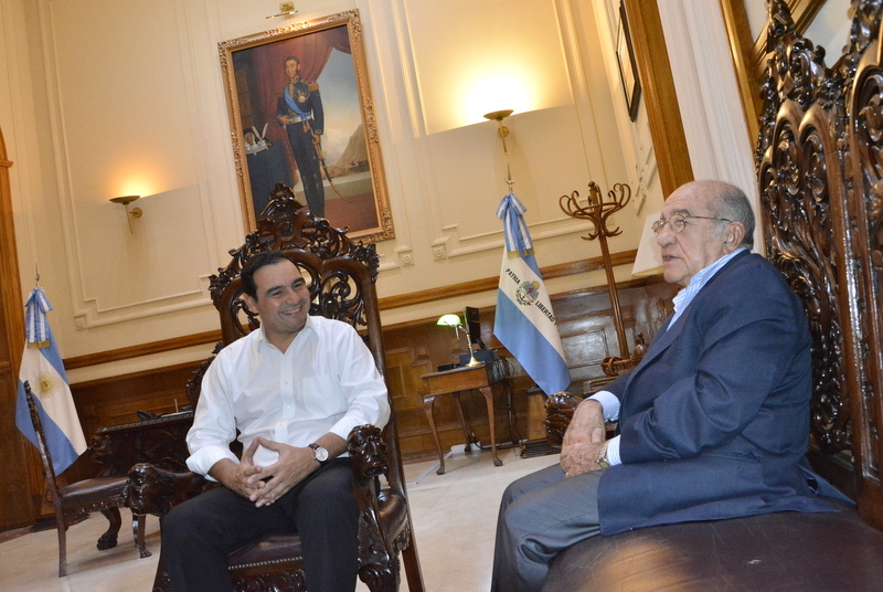 Gobernador_valdes_con_exgobernador_pocho_romero_feris_(3)