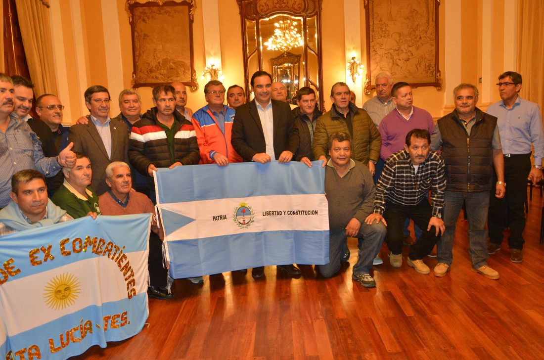 Gobernador_recibe_veteranos_que_viajaron_a_malvinas_2